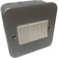 Niglon Metalclad 3 Gang 2 Way Switch