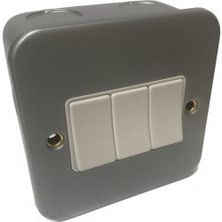 Niglon Metalclad 3 Gang 2 Way Switch