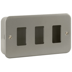 Click 3 Gang Front Plate and Back Box Metalclad