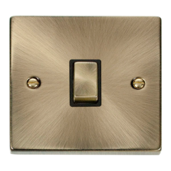 VPAB722BK Deco 20A 1 Gang DP 'Ingot' Switch - Blac